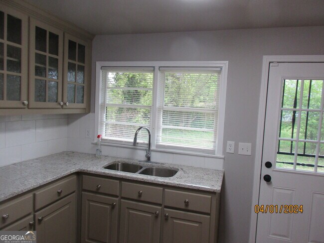 Foto del edificio - 2338 Herring Rd SW