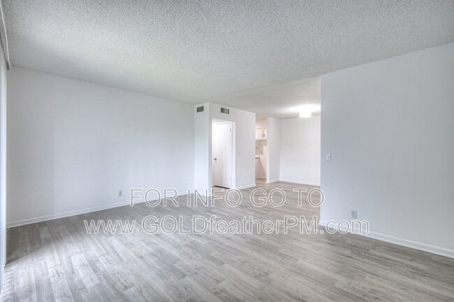 Building Photo - 515 Basswood Ave