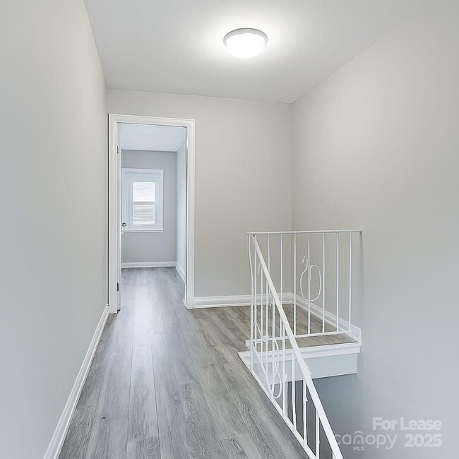 Building Photo - 5821 Hunting Ridge Ln