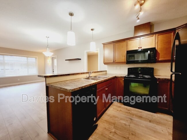 Building Photo - 2565 Hanna Crescent NW