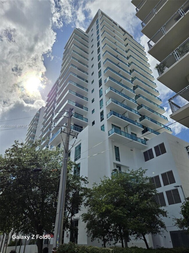 Foto del edificio - 333 NE 24th St