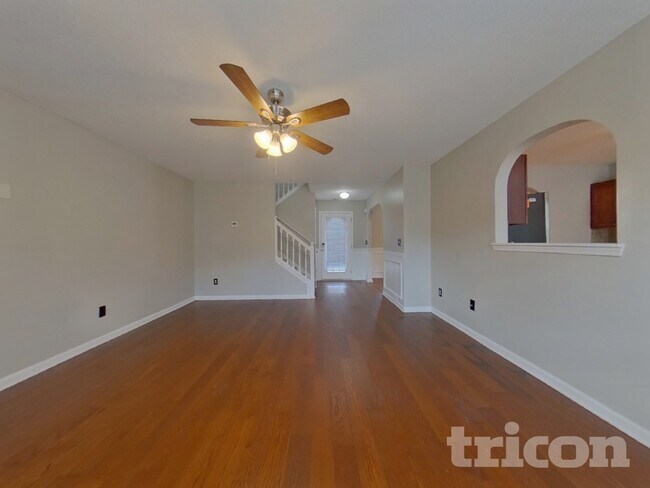 Foto del edificio - 6985 Borowood Ln
