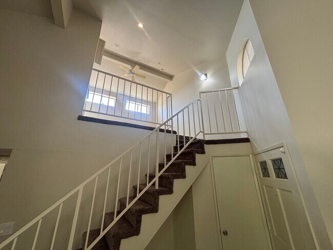 Foto del edificio - Charming 3-Bedroom Condo with Community Po...