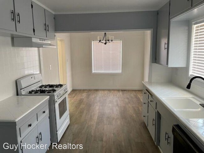 Building Photo - 3 br, 1.5 bath House - 12500 Cedar Ave