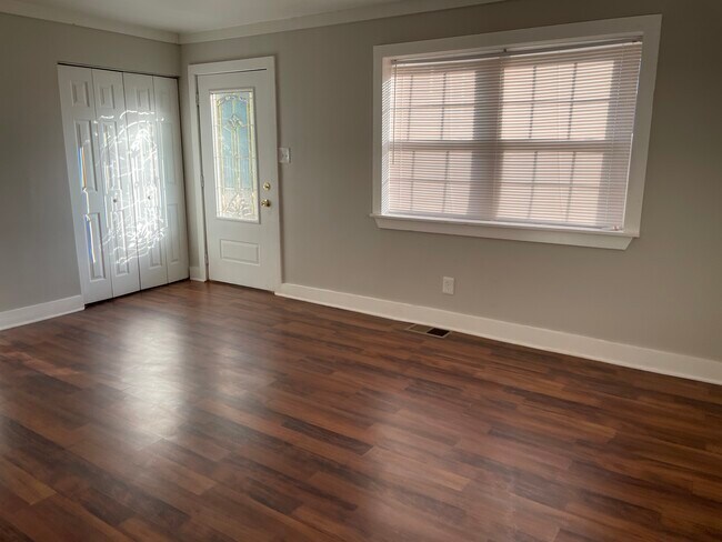 Building Photo - 1933 Longleaf Dr