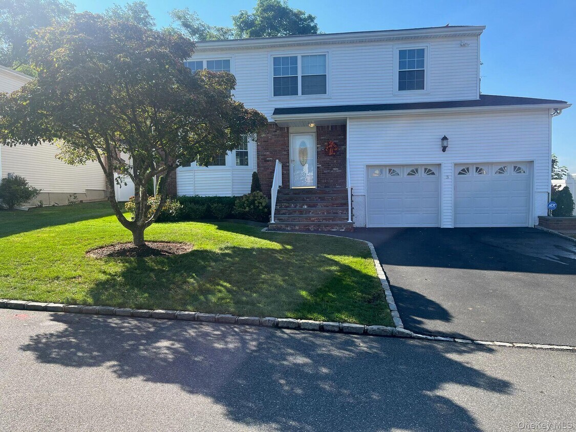 Foto principal - 3 Dartmouth Dr