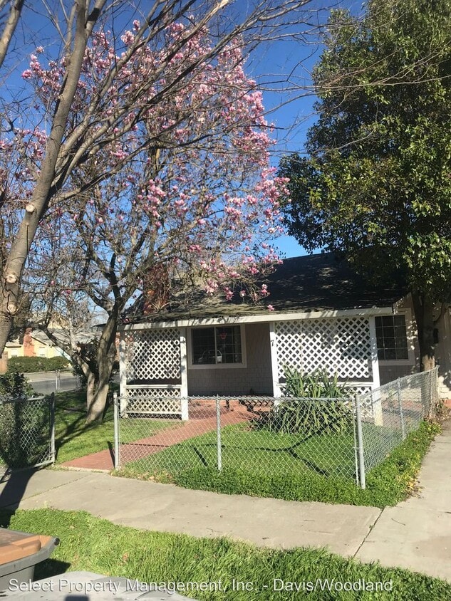 Primary Photo - 2 br, 1 bath House - 7 Elm St