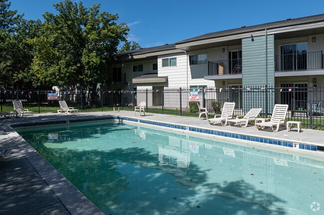 Área de la piscina - Aspenwood Apartments