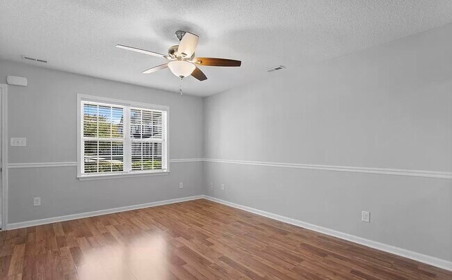 Sala de estar - 4011 Grandeur Ave