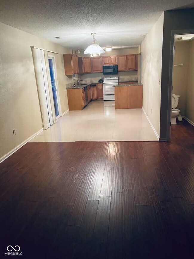 Foto del edificio - 10477 Blue Springs Ln
