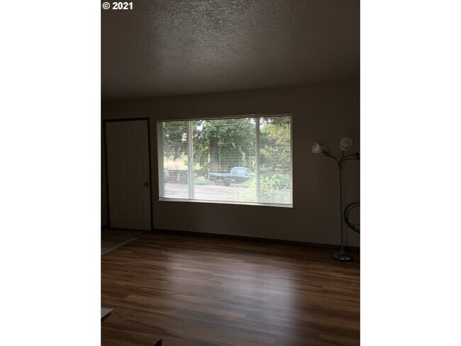Building Photo - 2289 Willamette Falls Dr