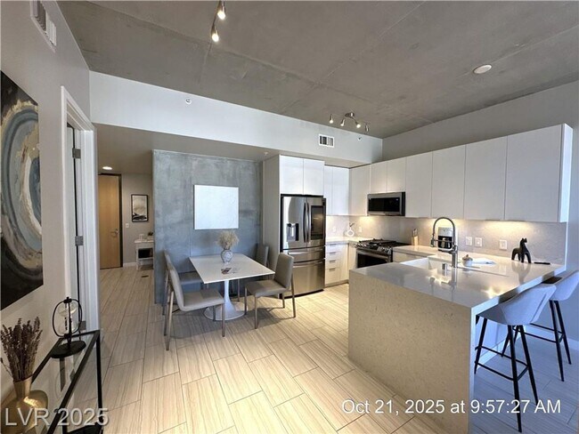 Foto del edificio - Welcome to effortless luxury living at The...