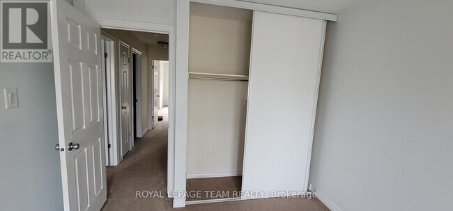 Photo du bâtiment - 406 Galatina Way