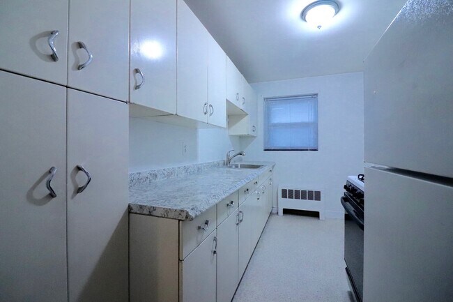 Building Photo - 47 Broadway