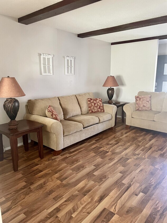 2010 Glendale Rd, Salina, KS 67401 Townhome Rentals in Salina KS