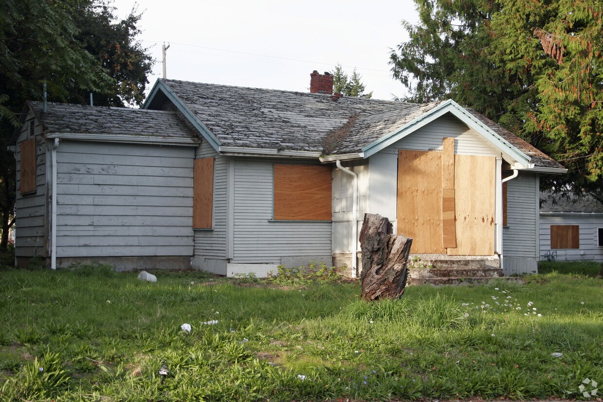 Primary Photo - 12011 SE Ankeny St