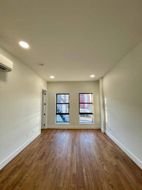 Foto principal - 2 bedroom in BROOKLYN NY 11237