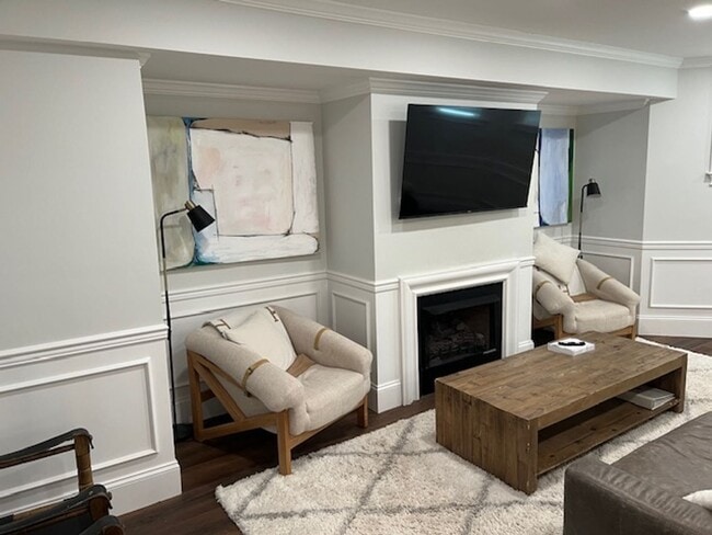 Building Photo - HOT BROOKLINE LISTING!!!!!