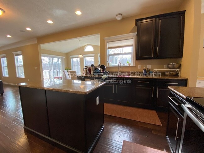 Building Photo - 449 Beech Dr