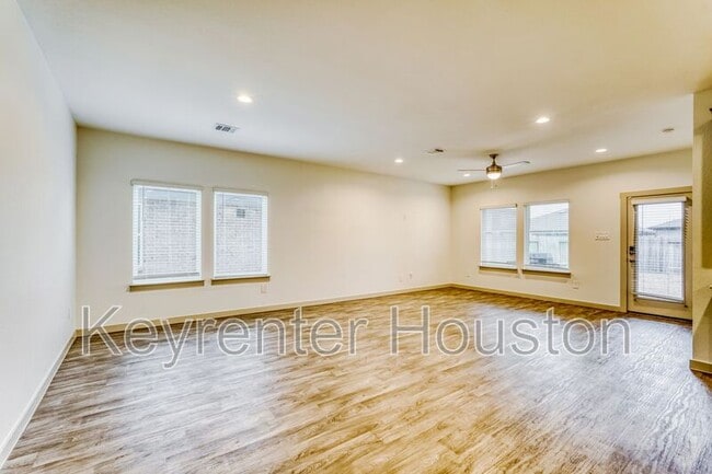 Building Photo - 7830 Cattleman Vly Dr