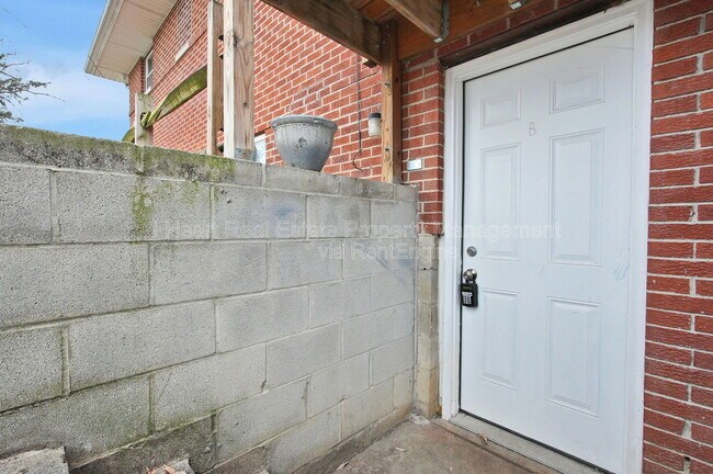 Foto del edificio - 268 Powell Cir