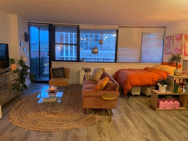 Foto del edificio - 270 Marin Blvd