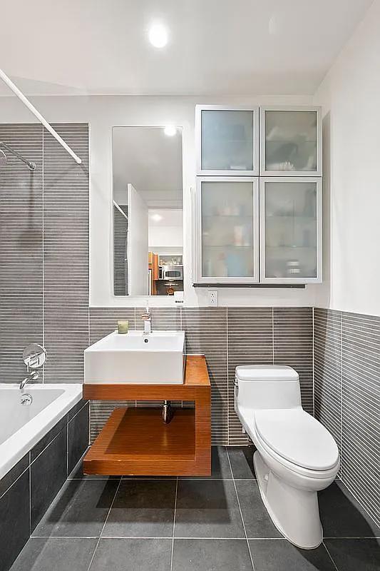 Foto principal - 242 S 1st St