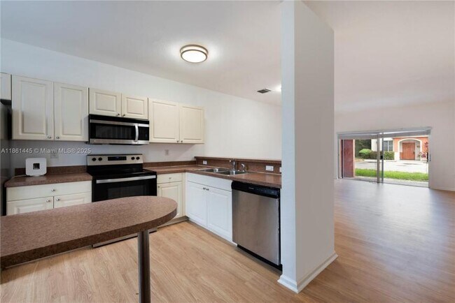 Building Photo - 2 bedroom in Miami Gardens FL 2500