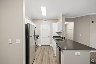 2BR, 2BA - 1,136SF - Kitchen - Broadleaf Apartments