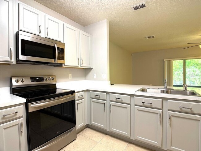 Foto del edificio - 447 Arbor Lakes Dr