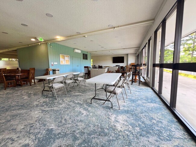 Foto del edificio - 8133 Shelter Creek Ln