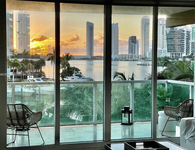 Foto del edificio - 3340 NE 190th St
