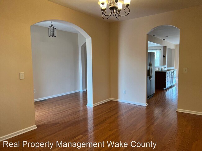 Building Photo - 5 br, 3 bath House - 2700 Kinsley Place