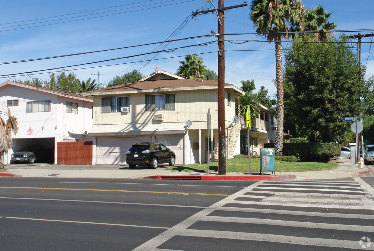 Building Photo - 5201 Cedros Ave