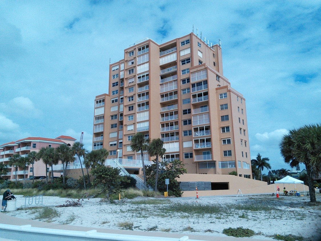 11000 Gulf Blvd Unit 304, Treasure Island, FL 33706 Condo for Rent