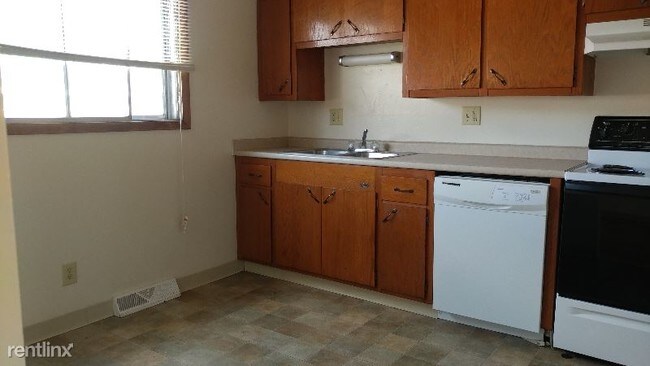 Building Photo - 3 br, 1.5 bath Townhome - 2817B Halsted Rd