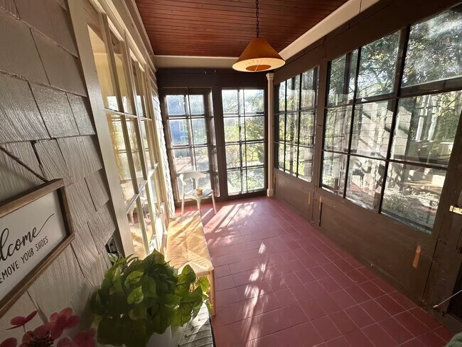 Foto del edificio - 608 Ackerman Ave