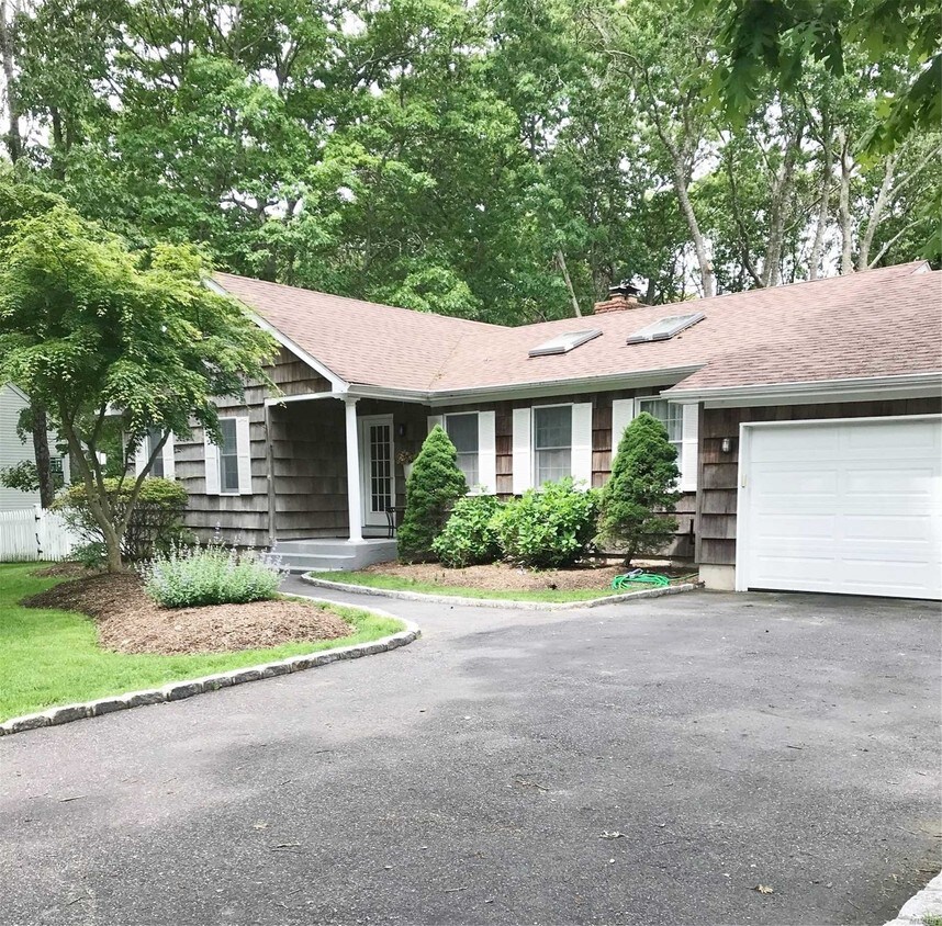 Primary Photo - 11 Matthews Dr