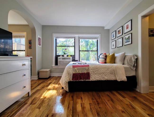 Building Photo - 556 W Arlington Pl