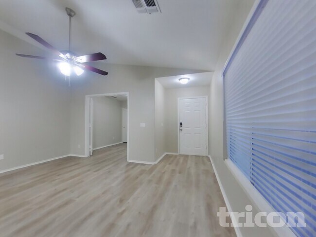 Foto del edificio - 12901 W 169th St