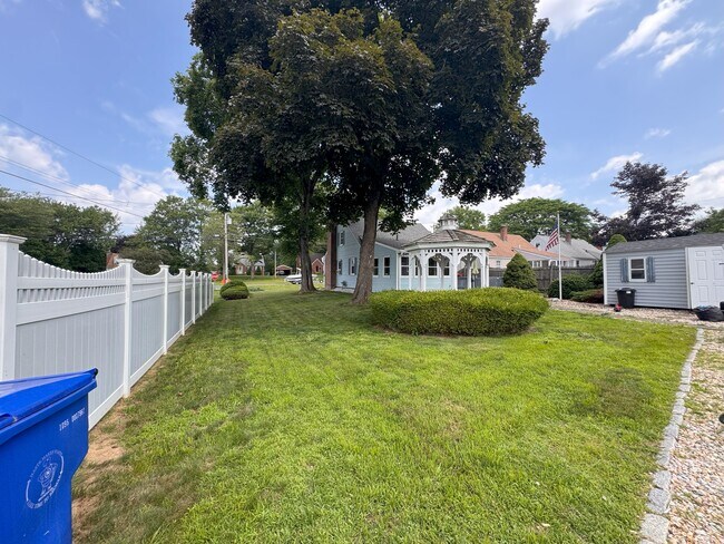 Foto del edificio - 59 Robbins Ave