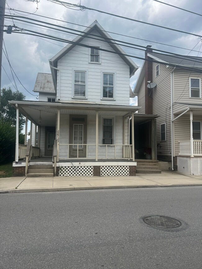 Front - 225 Poplar St
