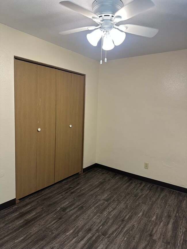 Foto del edificio - Forestview 2 Bedroom Lower Apartment