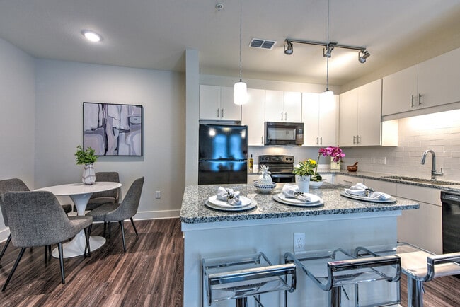 Foto del edificio - Lumen Luxury Apartments