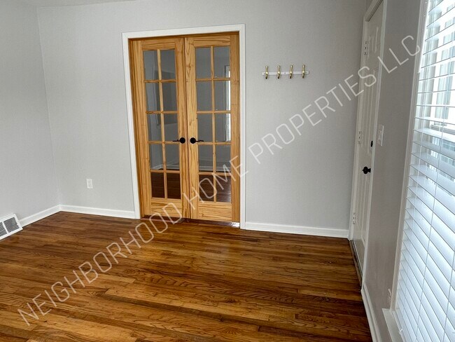 Foto del edificio - 2450 Gerald Ave