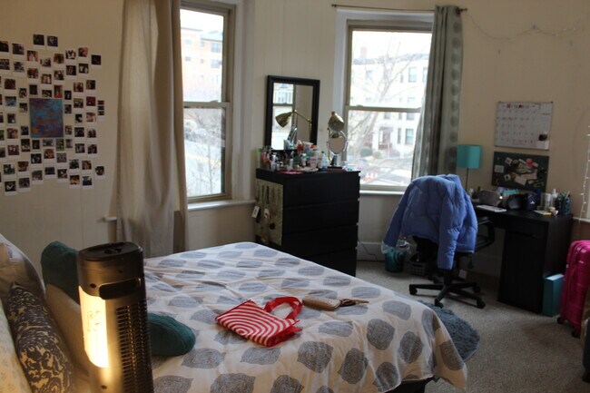 Foto del edificio - 896 Beacon St