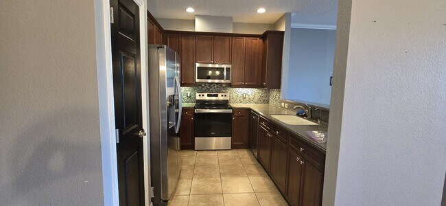 Foto del edificio - 638 Pinebranch Cir
