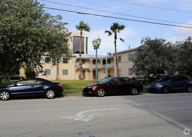Foto del edificio - 105-109 Calabria Ave