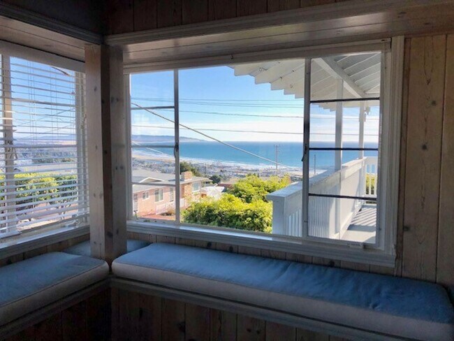 Building Photo - Sweeping Ocean Views from this Pismo Heigh...