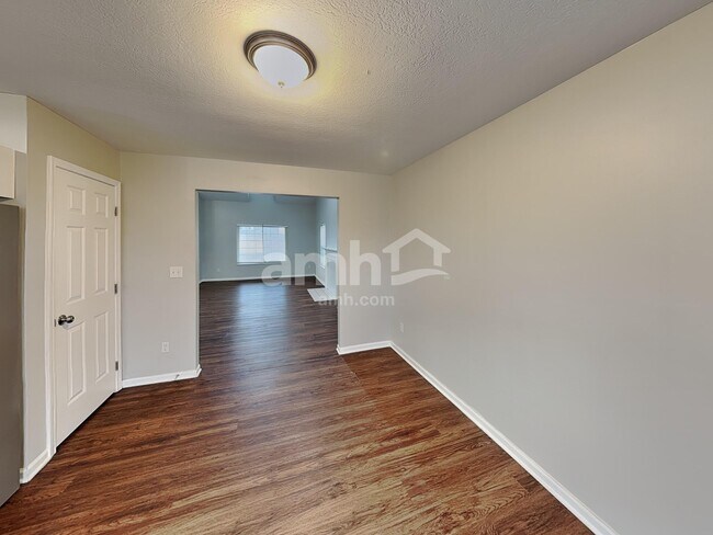 Foto del edificio - 8022 Crete Ln